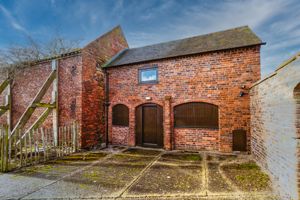 WORKSHOP WITH KITCHEN OVER- click for photo gallery